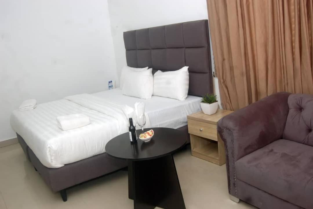 Tivoli Hotel Seafront Ikoyi Aliayabiagba ภายนอก รูปภาพ