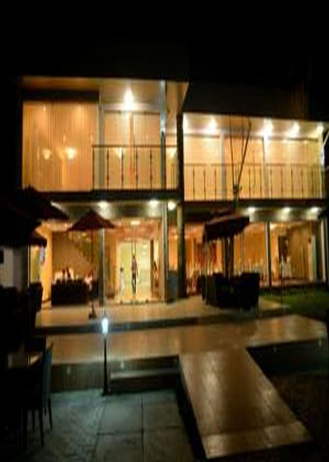 Tivoli Hotel Seafront Ikoyi Aliayabiagba ภายนอก รูปภาพ