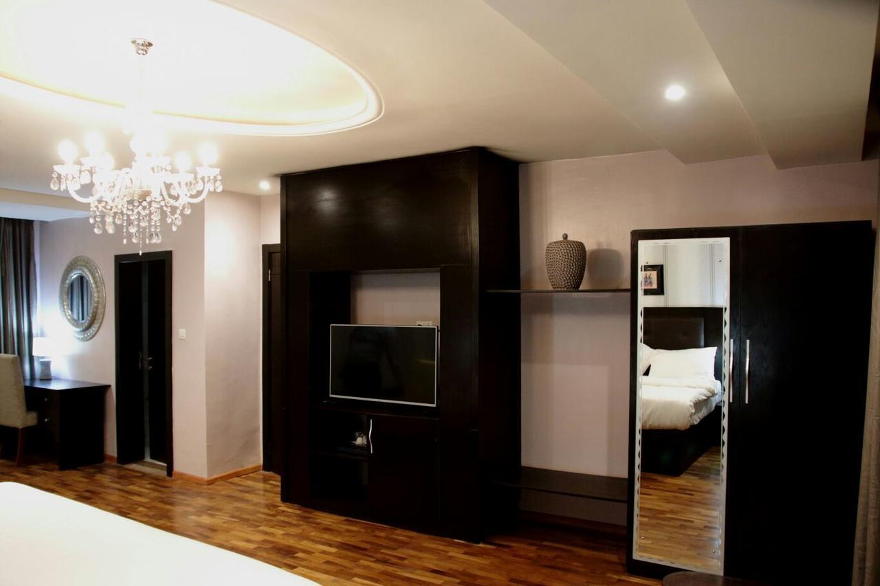 Tivoli Hotel Seafront Ikoyi Aliayabiagba ภายนอก รูปภาพ