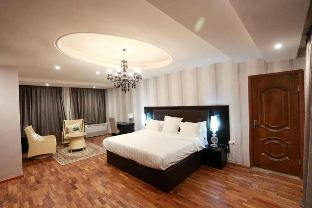 Tivoli Hotel Seafront Ikoyi Aliayabiagba ภายนอก รูปภาพ