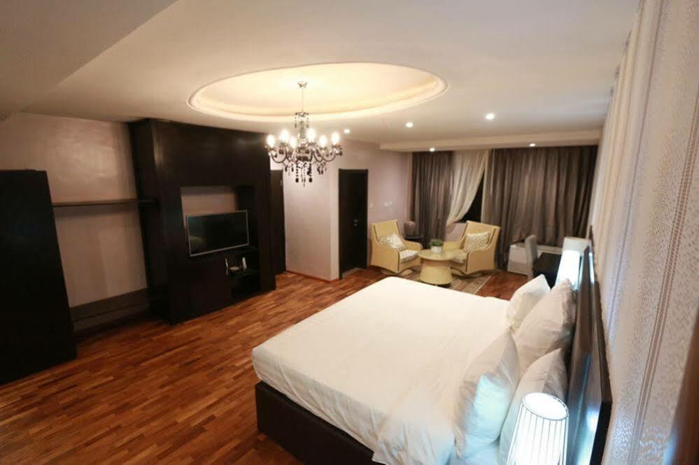 Tivoli Hotel Seafront Ikoyi Aliayabiagba ภายนอก รูปภาพ