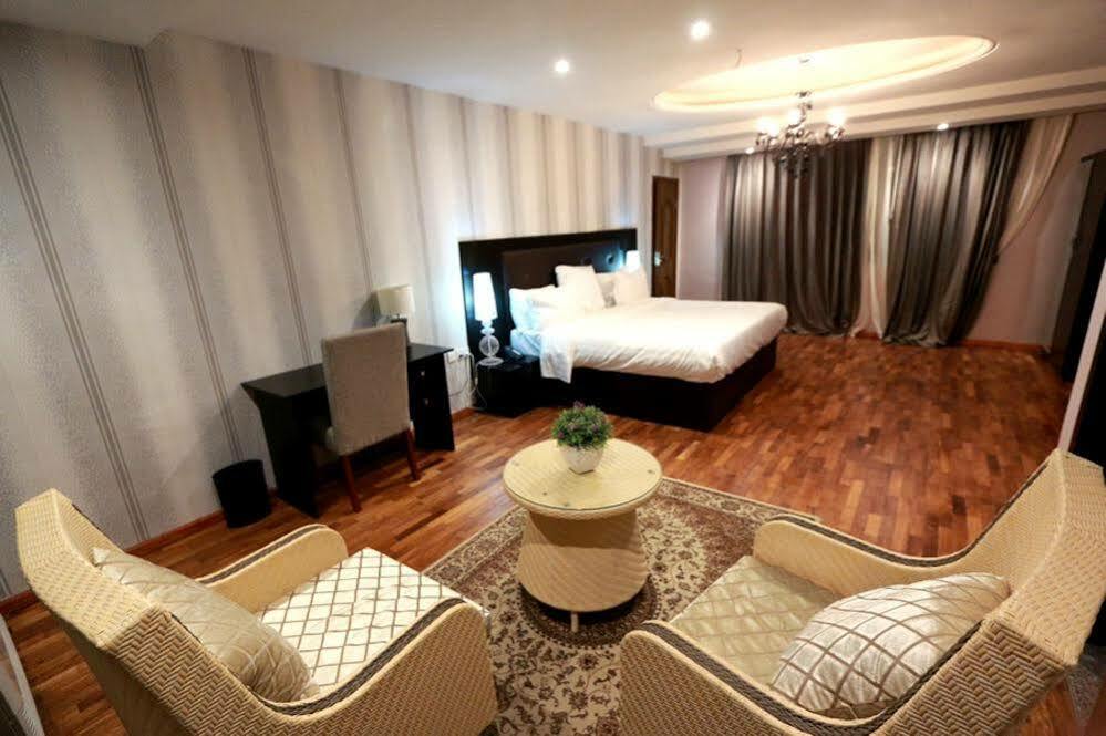 Tivoli Hotel Seafront Ikoyi Aliayabiagba ภายนอก รูปภาพ